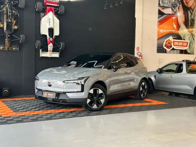 Volvo EX30 E60 Plus (elétrico) 2024