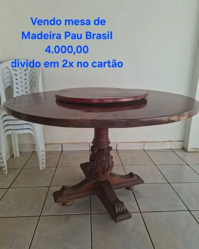 Mesa redonda de madeira Pau Brasil