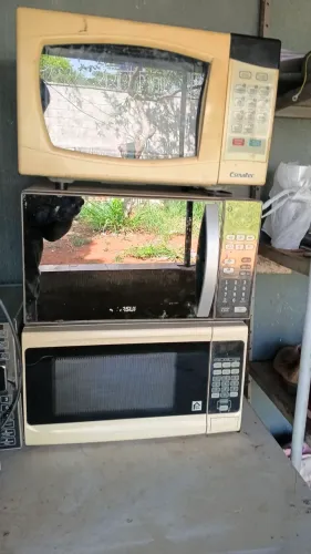 Forno micro-ondas funcionando perfeitamente
