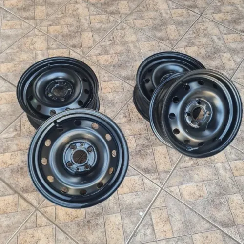 Vendo 4 rodas de ferro, aro 14, Fiat. Comprei as rodas e não utilizei.