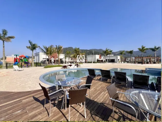 Terreno plano de 150m² no Deltaville com fundos para avenida central