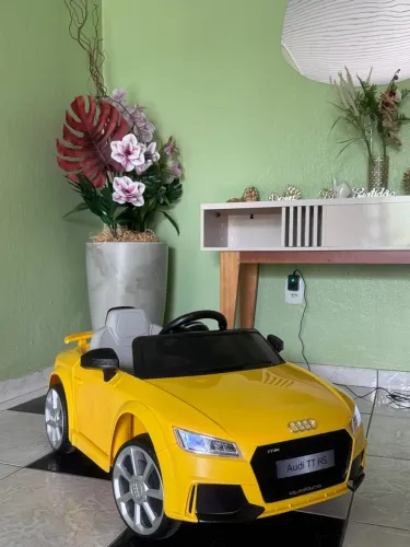 Carro infantil elétrico