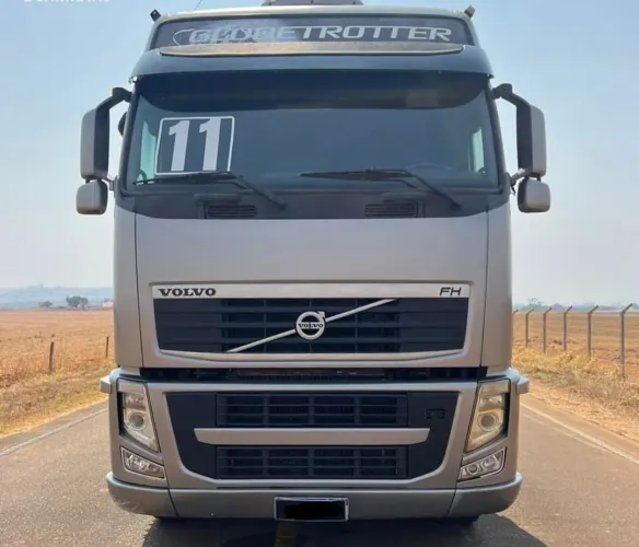 Volvo FH-440 6x2 ano 2011