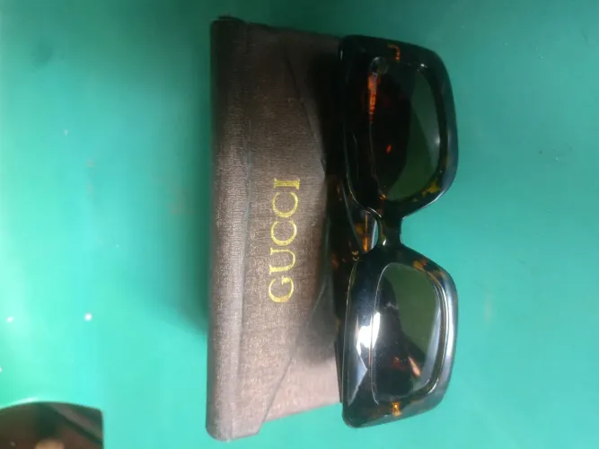 Vende-se óculos feminino original da Gucci