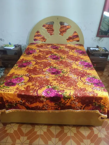 DESAPEGO URGENTE: Colcha de Casal Floral Vintage - NOVA (Nunca Usada) Apenas R$ 49