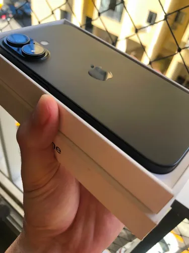 iPhone 16