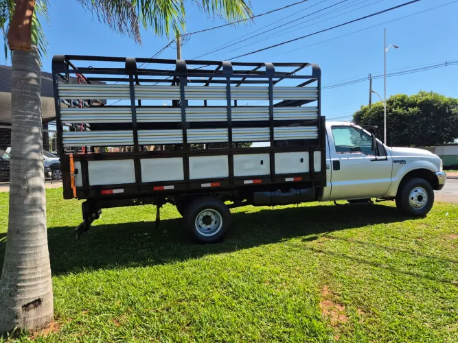 Ford F-4000 3.9 Turbo Intercooler Diesel 2P Manual 2005