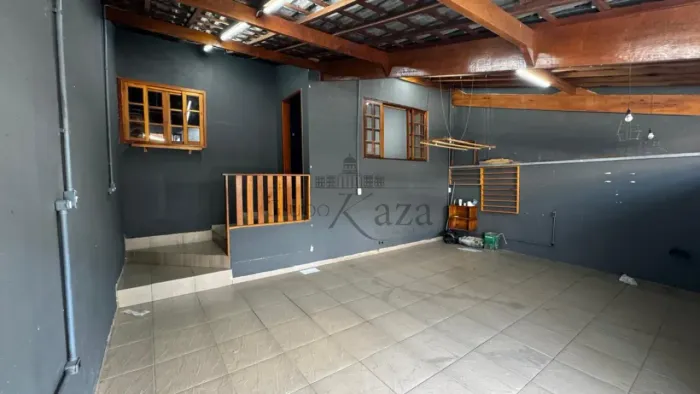 Oportunidade - Casa - Vila Branca - Jacareí - 2 Dormitórios - 175m².