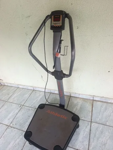 Plataforma vibratória atlétic bem conservada