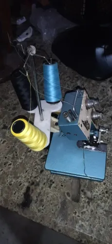 Máquina de costura overloque 