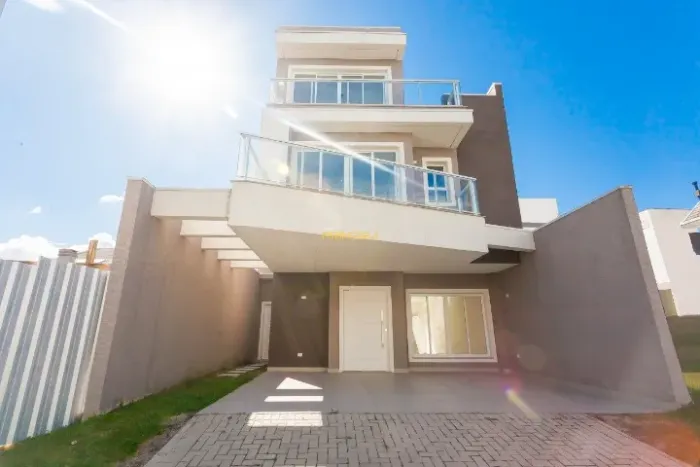 Casa Nova em Condomínio Fechada em Curitiba, 181m2, 3 quartos + escritorio e área de lazer