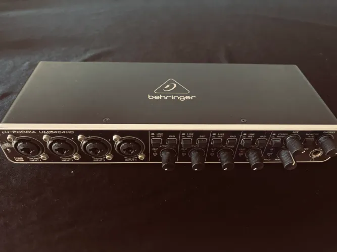 Placa de audio Umc 404