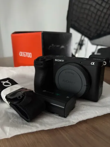 Sony A6700 + cage 