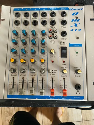 Mesa De Som Mixer Oneal Omx 412 Com 4 Canais Bivolt