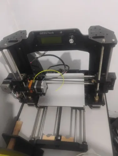 Impressora 3D Geetech Prusa I3 (Usada)