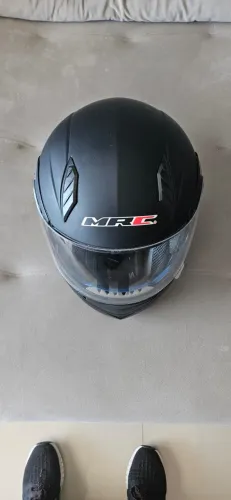 Capacete articulado