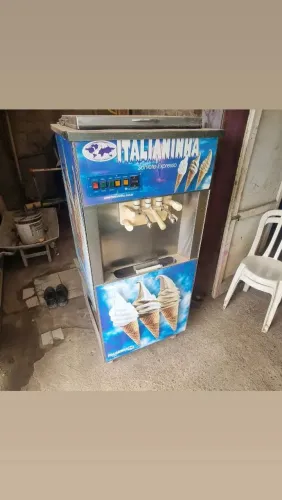 Maquina de sorvete e bicicleta de vender picole