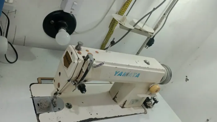 Máquina de costura industrial