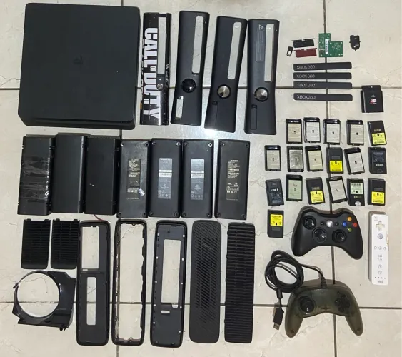 Lote de peças de PlayStation e Xbox