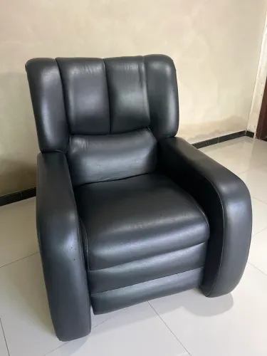 Poltrona Reclinável Preta Acolchoada 