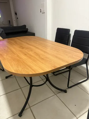 Mesa de Jantar + 6 Cadeiras - Mesa em Excelente Estado Oportunidade