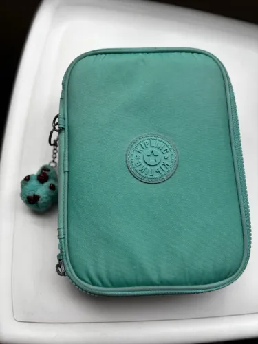 Estojo da Kipling verde água usado
