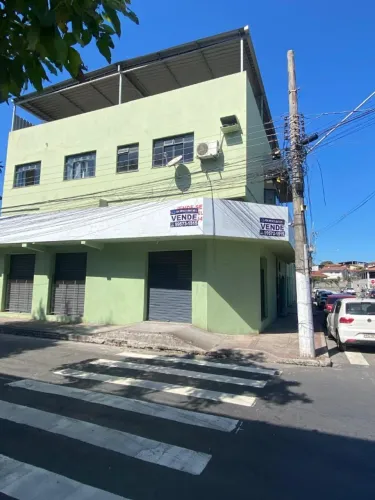 Predio em Cristóvão Colombo, Vila Velha - ES de 02 pavimentos + terraço e 01 uma casa