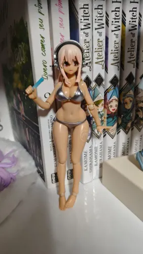 Figma Super Sonico suntan.ver