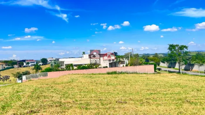 Terreno Padrão em Condomínio em Jacareí