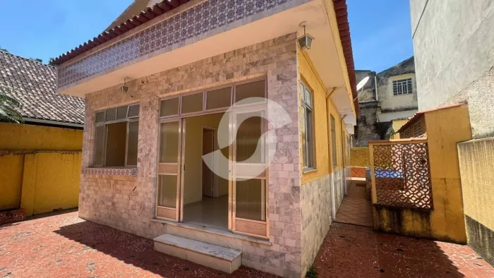 Casa com 1 dormitório à venda, 130 m² por R$ 440.000,00 - Santa Rosa - Niterói/RJ