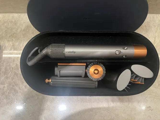 Dyson airwrap