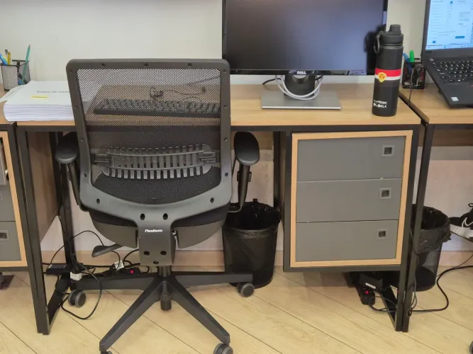 Mesa de Escritório 120cm com 3 Gavetas | Excelente Estado | Madeira e Aço