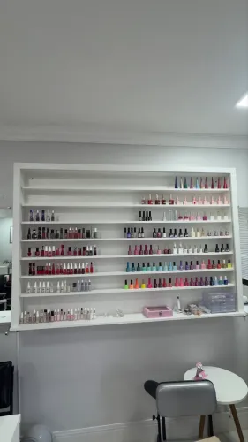 Vendo expositor de esmalte com led usado tamanho 123cmX183cm