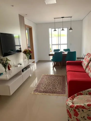 Linda casa com 4 dorms. Com móveis planejados e quintal com área gourmet.