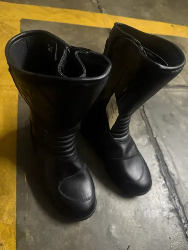 BOTA BERIK IMPERMEAVEL PRETA N 40