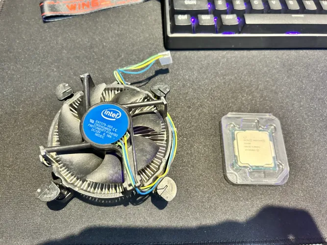 Pentium Gold G6400 4.00GHZ + Cooler box original dele
