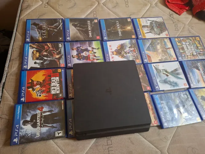 PS4 SLIM + 19 JOGOS MIDIA FÍSICA