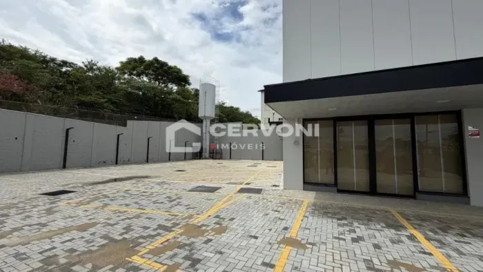 ALUGUEL GALPÃO 1.742m²| TERRENO 2.452m² | PÉ-DIREITO 11m | 38 VAGAS | 1 DOCA | JARDIM DAS