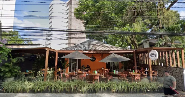 Casa Comercial à Venda no Bairro Casa Forte com 335 m²