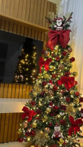 Árvore de Natal 2 metros com enfeites