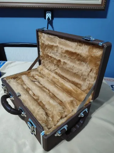 Estojo Case Para Clarineta Yamaha Com Fundo Falso cor marrom