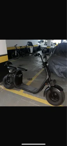 Scooter Elétrica x7 com um pneu rasgado
