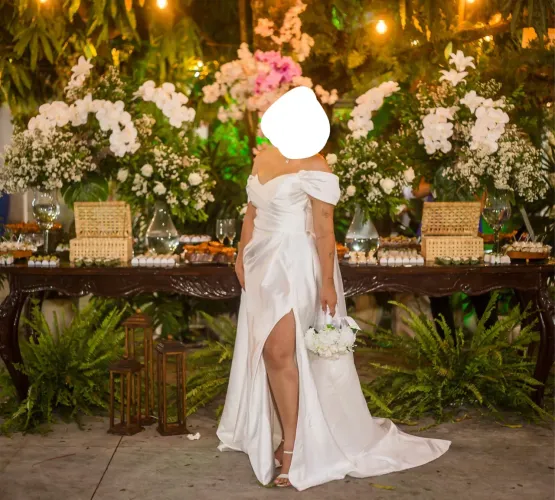 Vestido de noiva com fenda