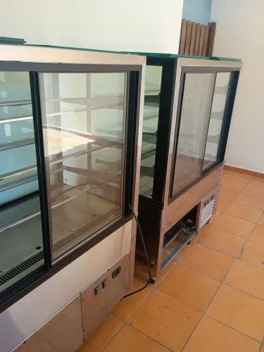 Balcão refrigerado e estufa