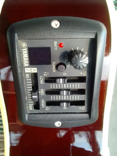 Vendo violão cpx da Yamaha funcionando perfeitamente valor 1.700 fone *
