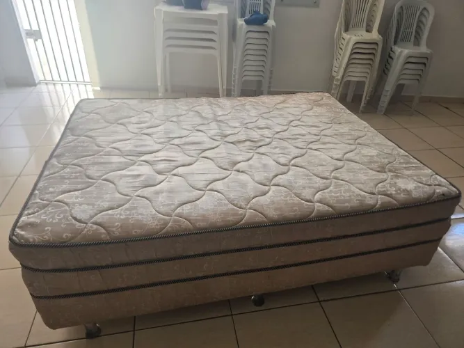 Vendo cama de mola conjunto