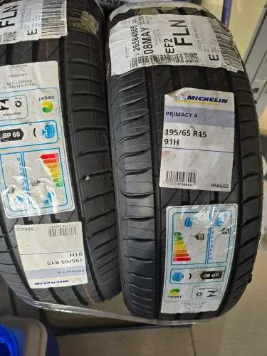 4 Pneus Michelin 195/65/15 Novos