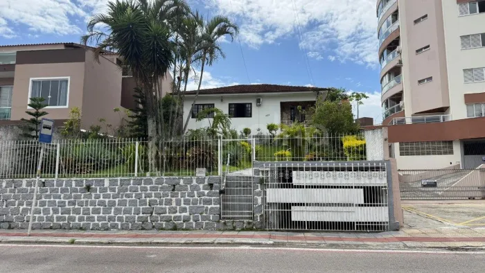 Casa de 190m² com 3 quartos no bairro Bom Abrigo