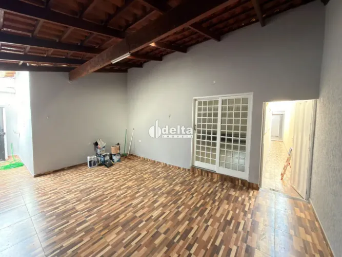 Casa residencial com 3 quartos sendo 2 suítes disponível para venda no bairro Santa Mônica