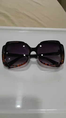 Oculos escuros de R$ 40 e R$ 30